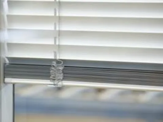 Sichtschutz mit 50mm Lamelle für Innenfenster Bild: Sichtschutz mit 50mm Lamelle für Innenfenster