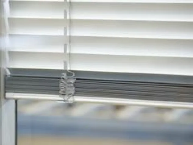 Bild: Sichtschutz mit 50mm Lamelle für Innenfenster