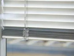 Bild: Sichtschutz mit 50mm Lamelle für Innenfenster