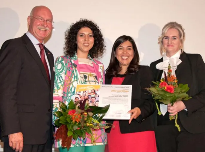 Niedersächsischer Integrationspreis 2012 geht an NordseePflege Gelebte Integration in der Pflege Bild: Niedersächsischer Integrationspreis 2012 geht an NordseePflege Gelebte Integration in der Pflege