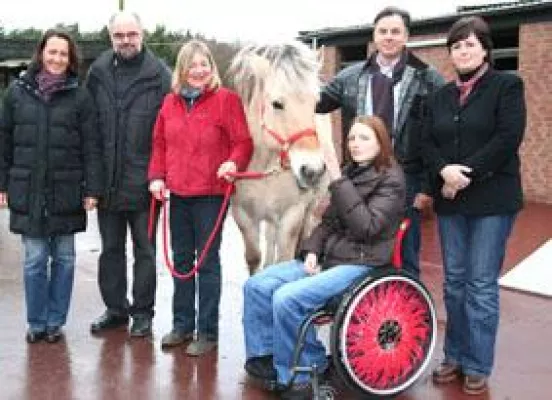 1001 Gramm Zahn-Altgold machen segensreiche Reittherapien möglich Bild: 1001 Gramm Zahn-Altgold machen segensreiche Reittherapien möglich