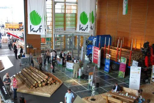 Bild: KWF zeigt auf LIGNA 2011 komplette Datenflusskette vom Wald ins Werk
