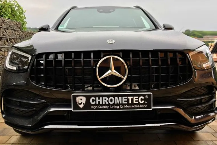 Front-Facelift mit Wirkung: Warum immer mehr Mercedes-Fahrer auf den Panamericana Grill umrüsten Bild: Front-Facelift mit Wirkung: Warum immer mehr Mercedes-Fahrer auf den Panamericana Grill umrüsten