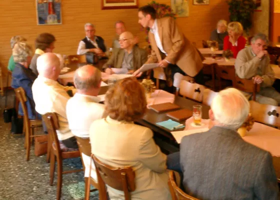 Bild: Rente unter´s Kopfkissen? Besorgte Rentner informierten sich im Haus Birkenhof über das neue Alterseinkünftegesetz der Bundesregierung