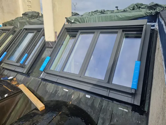 Bild: Dachschiebefenster statt Gaube:  Maßgeschneiderte Lösung für den Dachspitz-Ausbau im Sinne des Denkmalschutzes