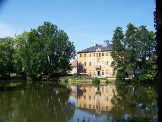 Bild: Dresdner Heidebogen: Schloss und Park Lauterbach – Am 2. Tag der Parks und Gärten ist Frühlingsfest