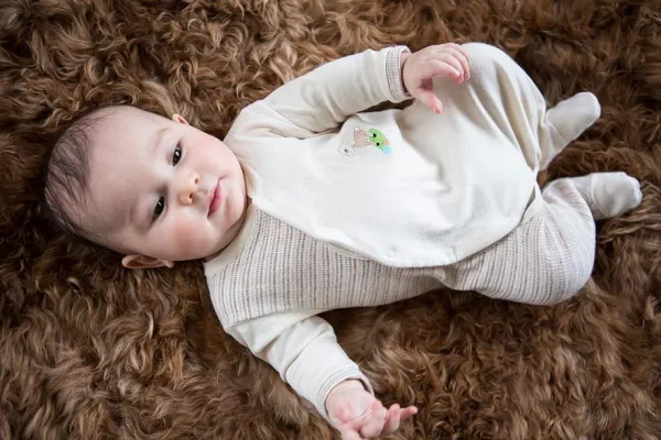 Bild: Babyhaut natürlich schützen: Kuschelige Geschenkideen für die Kleinsten