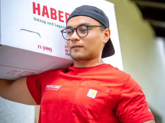 Bild: Partnerschaft: Carhartt unterstützt lokales Logistikunternehmen Haberland Möbelspedition