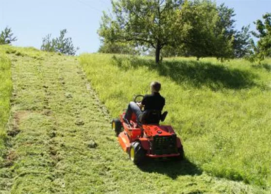 Bild: Die Wiesenmäher: Neue ECHOTRAK H-Serie von ECHO Motorgeräte.