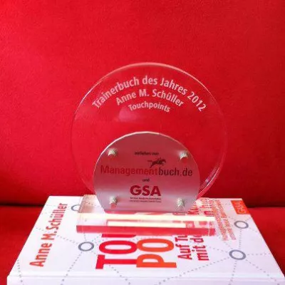 Bild: Touchpoints von Anne M. Schüller erhält den Trainerbuchpreis 2012