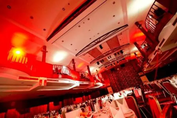 Kabarettduo Fleckerlteppich sucht Nachwuchstalente im ARCOTEL Wimberger Bild: Kabarettduo Fleckerlteppich sucht Nachwuchstalente im ARCOTEL Wimberger