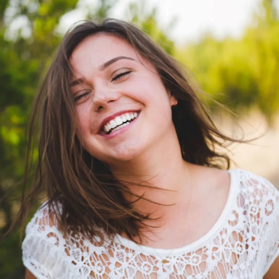 Happy smile (© Photo by Connor Wilkins on Unsplash)