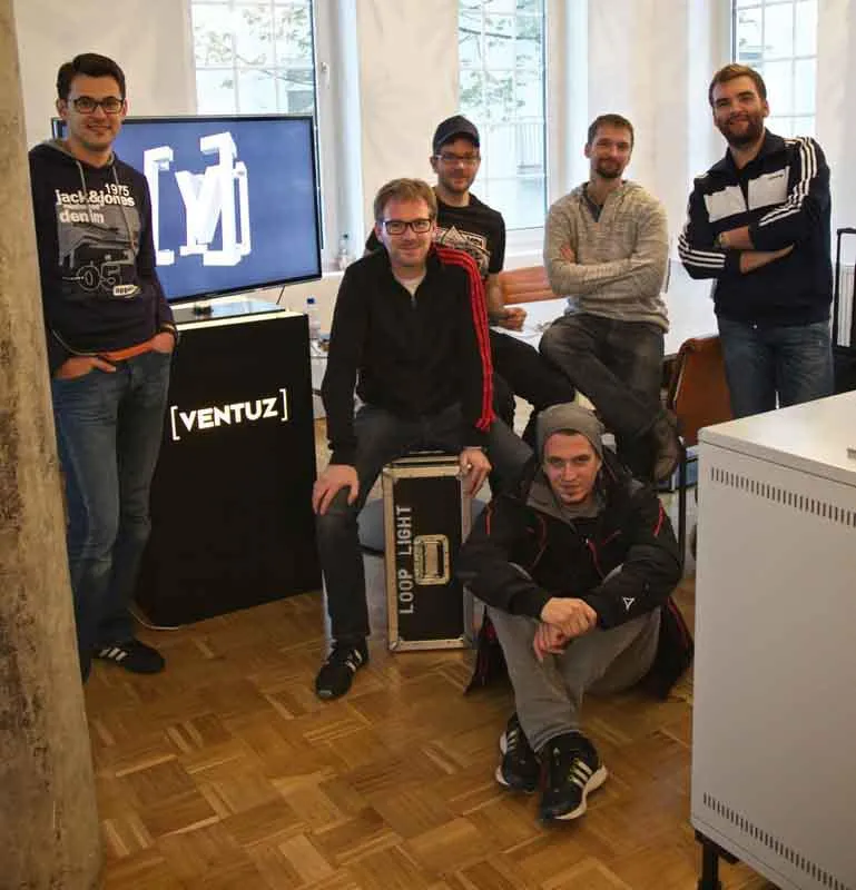 Matt Finke (Mitte) und das Team von LOOP LIGHT (Foto: LOOP LIGHT)