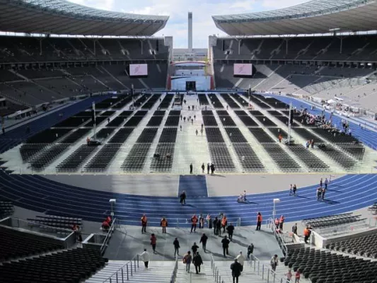 Bild: Papstbesuch in Deutschland 2011 - Infrastrukturdienstleister eps liefert bundesweit Material