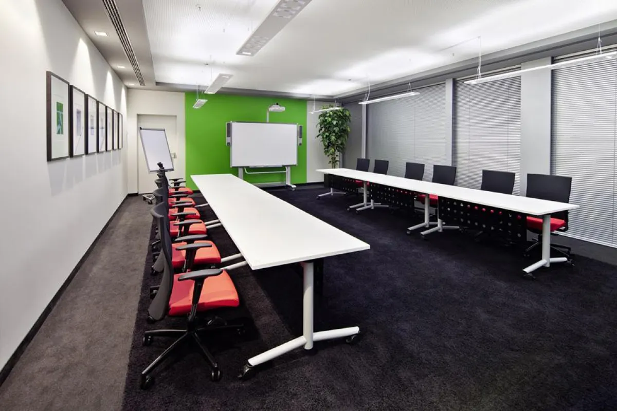 In der TRILUX Akademie erhalten Lichtprofis bei Schulungen und Thementagen wertvolle Informationen.