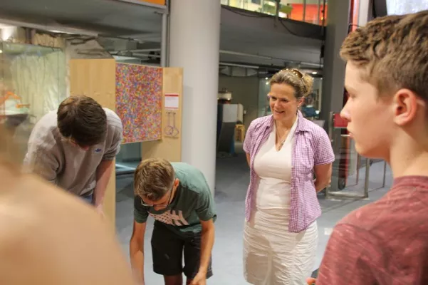 Bild: amcm begeistert Gymnasiasten erneut mit Roberta-Workshops im Deutschen Museum Bonn