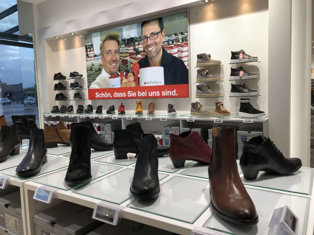 Stylische Trendschuhe für Damen bei schuhplus in Kaltenkirchen