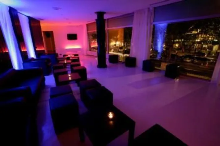 Bild: Eröffnung des "6month" am Kurfürstendamm 196