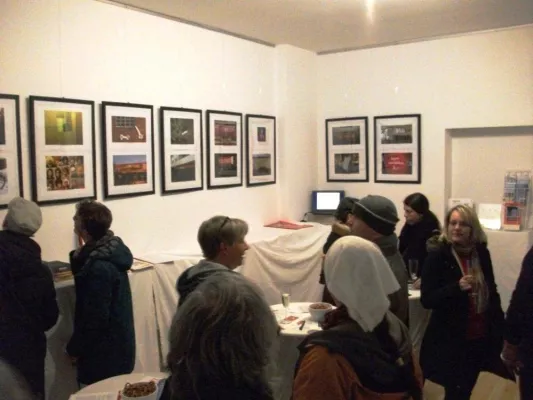 Bild: Ausstellung zum Fotowettbewerb "Smiling Moabit" in der Arminiusmarkthalle