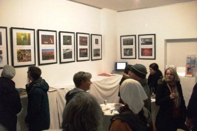 Bild: Ausstellung zum Fotowettbewerb "Smiling Moabit" in der Arminiusmarkthalle
