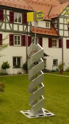 Bild: Wiesensteig wachgeküsst - Neue Kunstpbjekte in Wiesensteig