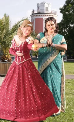 "Märchen im Park" lebende Märchenfiguren und Märchen aus aller Welt Bild: "Märchen im Park" lebende Märchenfiguren und Märchen aus aller Welt