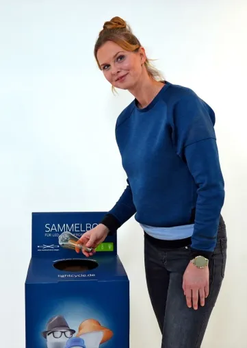 Bild: Einfach Licht recyceln! - Olympiasiegerin Britta Steffen engagiert sich für Lampenrückgabe