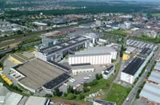 Bild: SEGRO vermietet 32.000m² Lager- und Logistikfläche auf ehemaligem Neckermann-Areal an die BLG Logistics Group