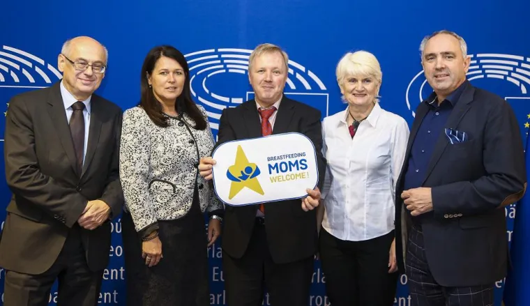 Bild: Stillen im Cafe: Familien-Partei geht in die Gesetzesoffensive