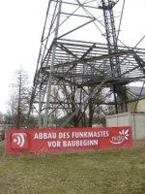 Bild: Demontagearbeiten des Funkmastes in Karlsfeld demnächst abgeschlossen