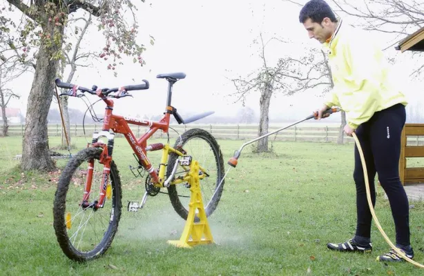 Bild: Teste das Beste – cleveres Fahrradträgersystem auf der Eurobike 2006