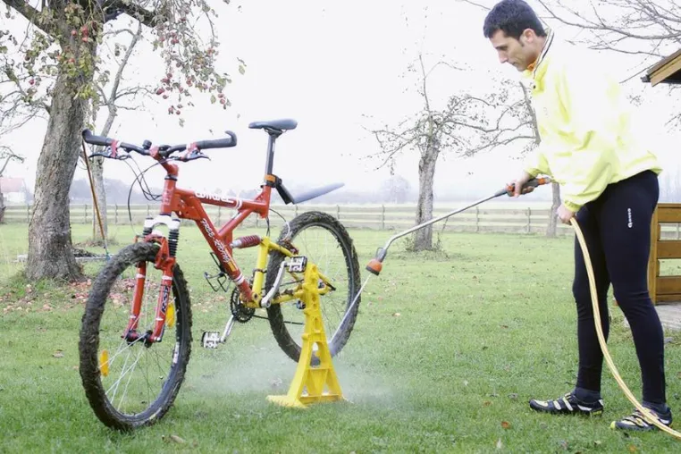 Bild: Teste das Beste – cleveres Fahrradträgersystem auf der Eurobike 2006