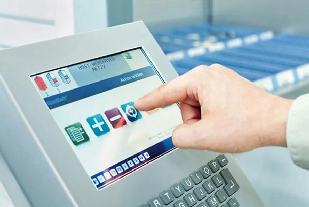 Die Funktionalität eines Tablet-PC direkt an der Steuerung. Die Lagerverwaltung HänelSoft® in neuem Design.
