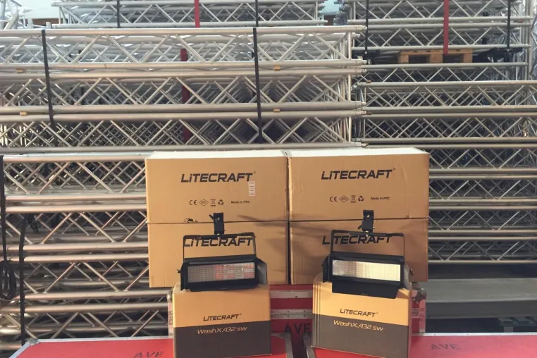 AVE Kommunikation & Medientechnik entscheidet sich für LITECRAFT WashX.432 sw Bild: AVE Kommunikation & Medientechnik entscheidet sich für LITECRAFT WashX.432 sw