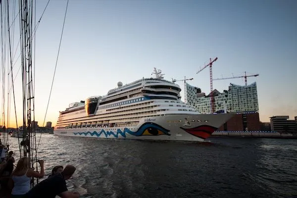 Bild: RuS Park and Cruise: Am 12. März beginnt die Kreuzfahrtsaison 2013