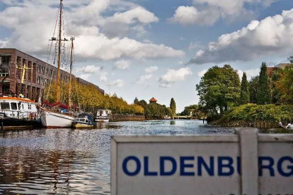 Alles im Fluss: Oldenburg am, im und auf dem Wasser Bild: Alles im Fluss: Oldenburg am, im und auf dem Wasser