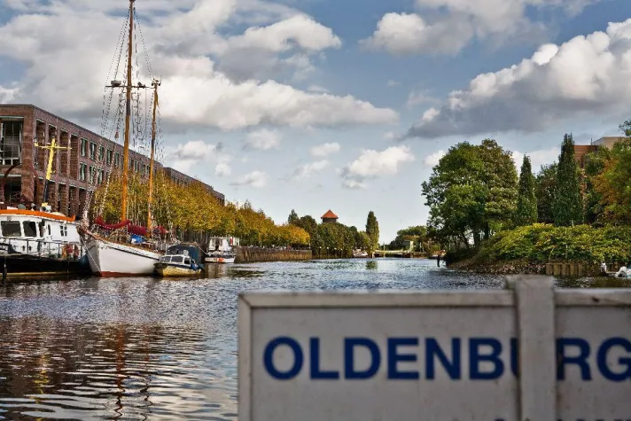 Bild: Alles im Fluss: Oldenburg am, im und auf dem Wasser