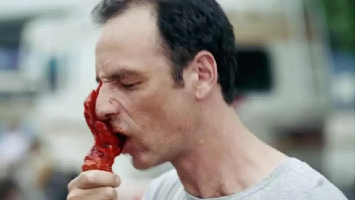 Der Kampf eines Football-Fans gegen sein Chicken Wing