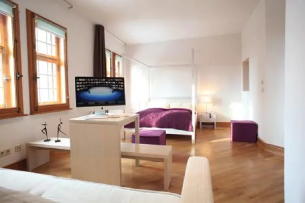 Bild: hôtel schloss romrod als 1.Tagungshotel mit Apple iMac Multimedia Ausstattung in allen Zimmern.