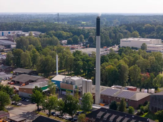 Bild: HanseWerk-Tochter HanseWerk Natur: Holzgas-BHKW bringt sinkende Heizkosten für viele Wahlstedter 
