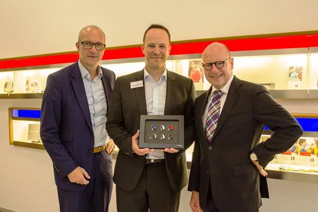 Bild: Münsters Oberbürgermeister unterstützt Modell-Projekt für smarte Hörgeräte-Vernetzung im öffentlichen Raum