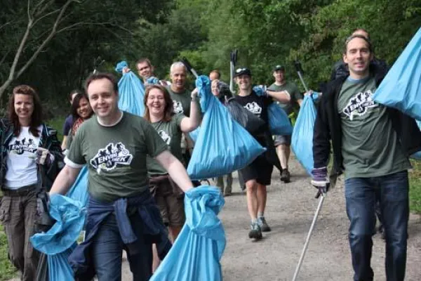 Bild: KEEN und Respect the Mountains weiten Envirotrek-Serie aus - Erst aufräumen und dann Spaß haben in der Natur