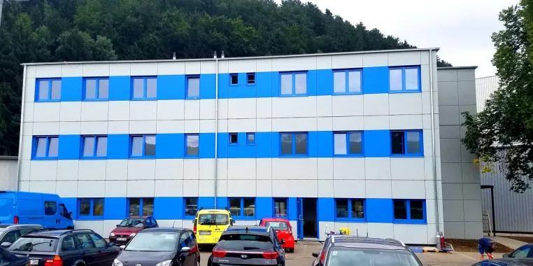 Bild: Heinkel Modulbau errichtet in Tuttlingen-Ludwigstal ein neues Sozialgebäude in Modulbauweise fur SHW.