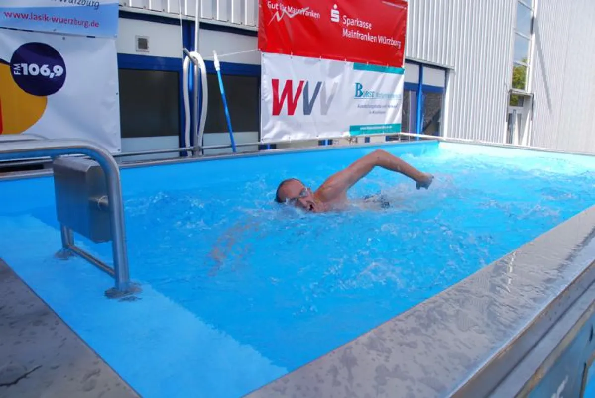 Thomas Lurz schwimmt Weltrekord im LD-Pool Gegenstrombecken