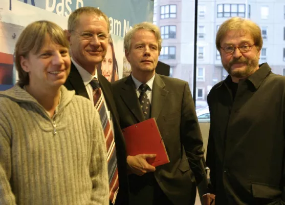 Roter Teppich vor der Landesvertretung Mecklenburg-Vorpommern - Schweriner Filmkunstfest zur Berlinale präsentiert Bild: Roter Teppich vor der Landesvertretung Mecklenburg-Vorpommern - Schweriner Filmkunstfest zur Berlinale präsentiert