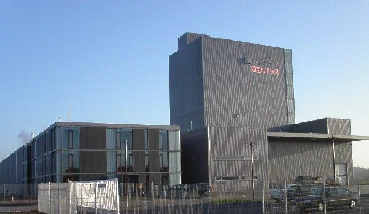 Gesamtansicht der Abfüll- und Palettierungsanlage bei Mera