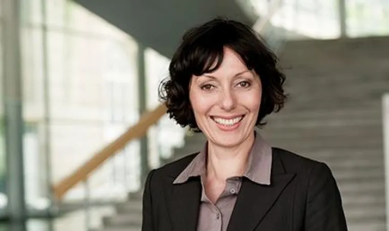 Bild: Monika Schubert spricht auf der 2. Get Engaged Konferenz zum Thema „Scheitern“