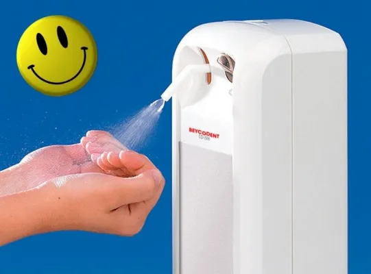 Bild: Schweinegrippe-Prophylaxe im Betrieb: Händedesinfektion mit Sensorspender