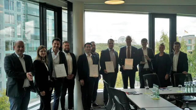 Cloud ERP reybex von CANCOM Pironet und Hewlett Packard Enterprise mit Cloud Rocket Award ausgezeichnet Bild: Cloud ERP reybex von CANCOM Pironet und Hewlett Packard Enterprise mit Cloud Rocket Award ausgezeichnet