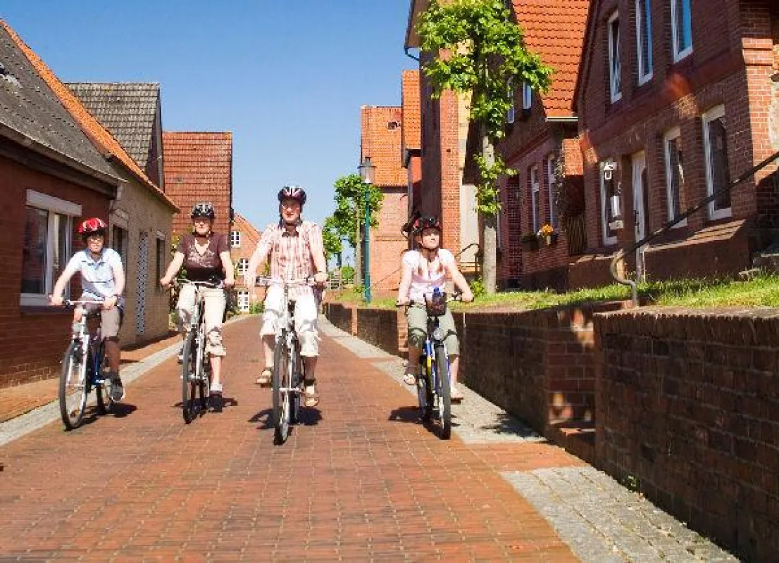 Radler im Flecken Neuhaus (Oste) im Landkreis Cuxhaven, Bild : Bernd Otten
